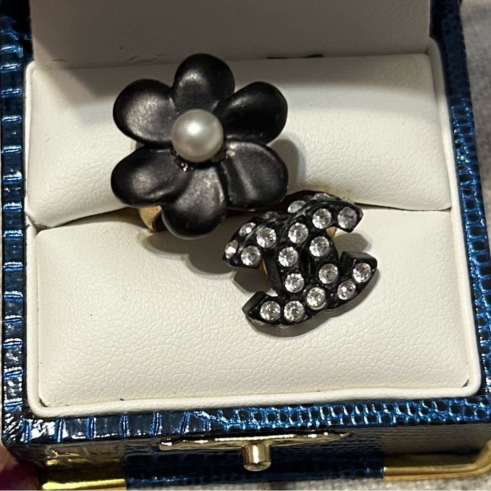 Chanel costume flower ring size 6 1/2-7